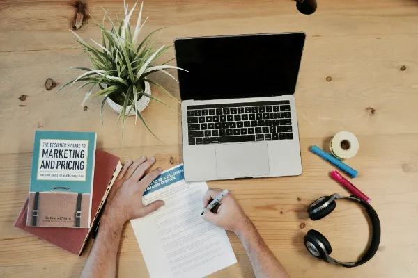 How to Attract B2B Clients as a Freelancer: A Practical Guide